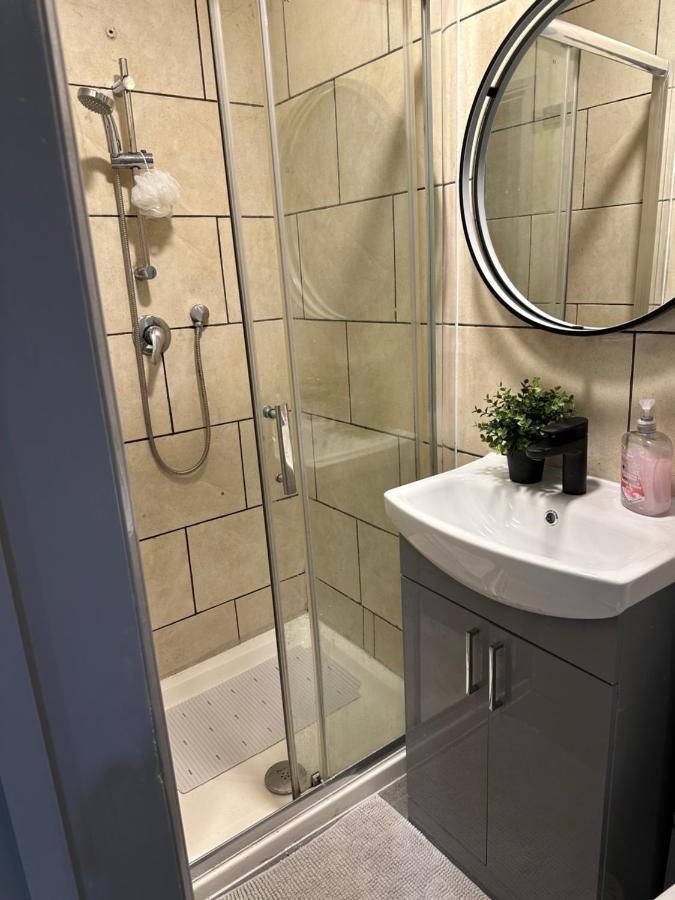 Acton High Street Appartement Londen Buitenkant foto