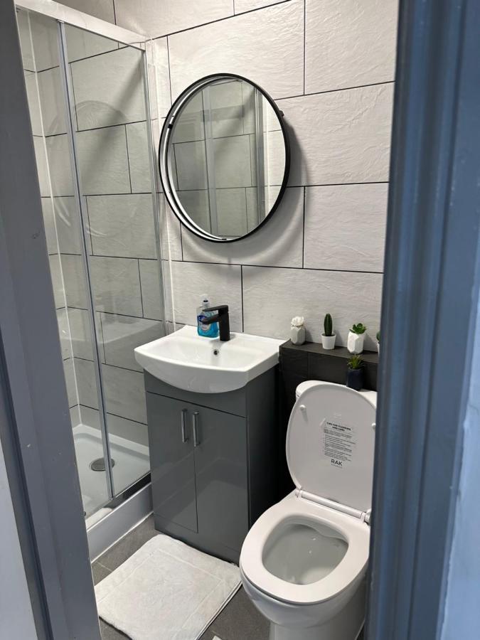 Acton High Street Appartement Londen Buitenkant foto