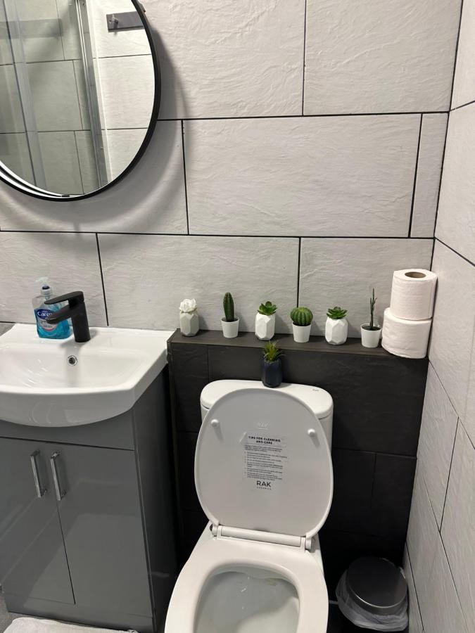 Acton High Street Appartement Londen Buitenkant foto
