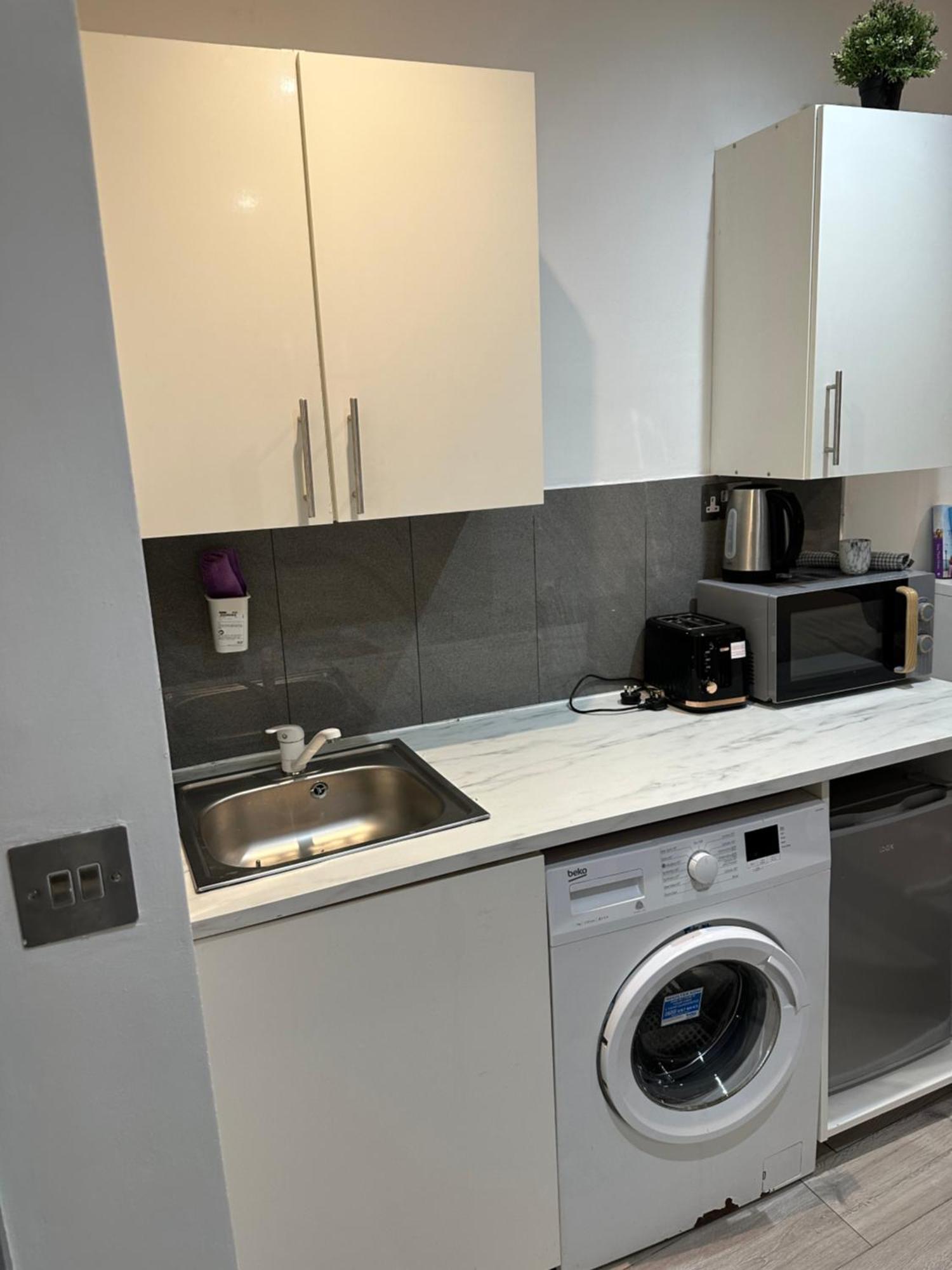 Acton High Street Appartement Londen Buitenkant foto