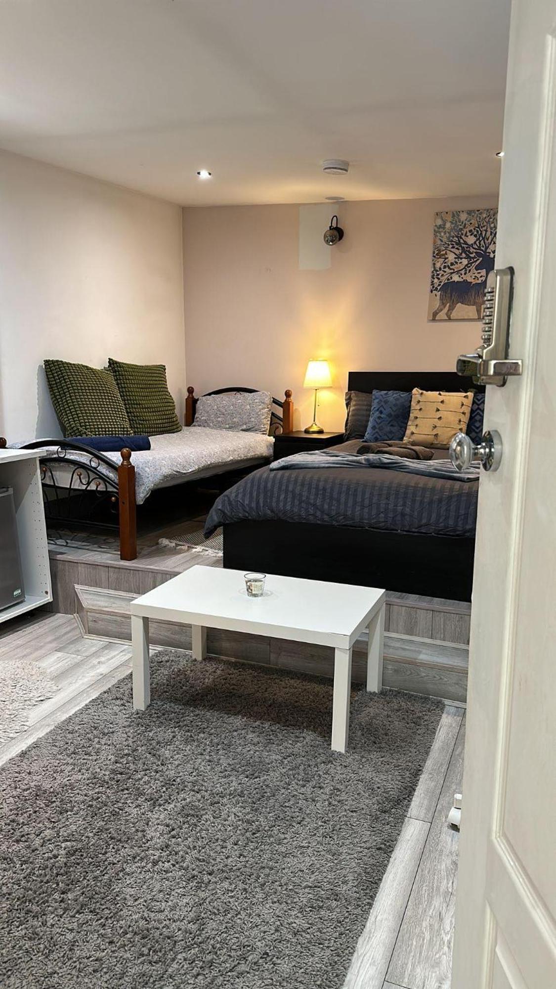 Acton High Street Appartement Londen Buitenkant foto